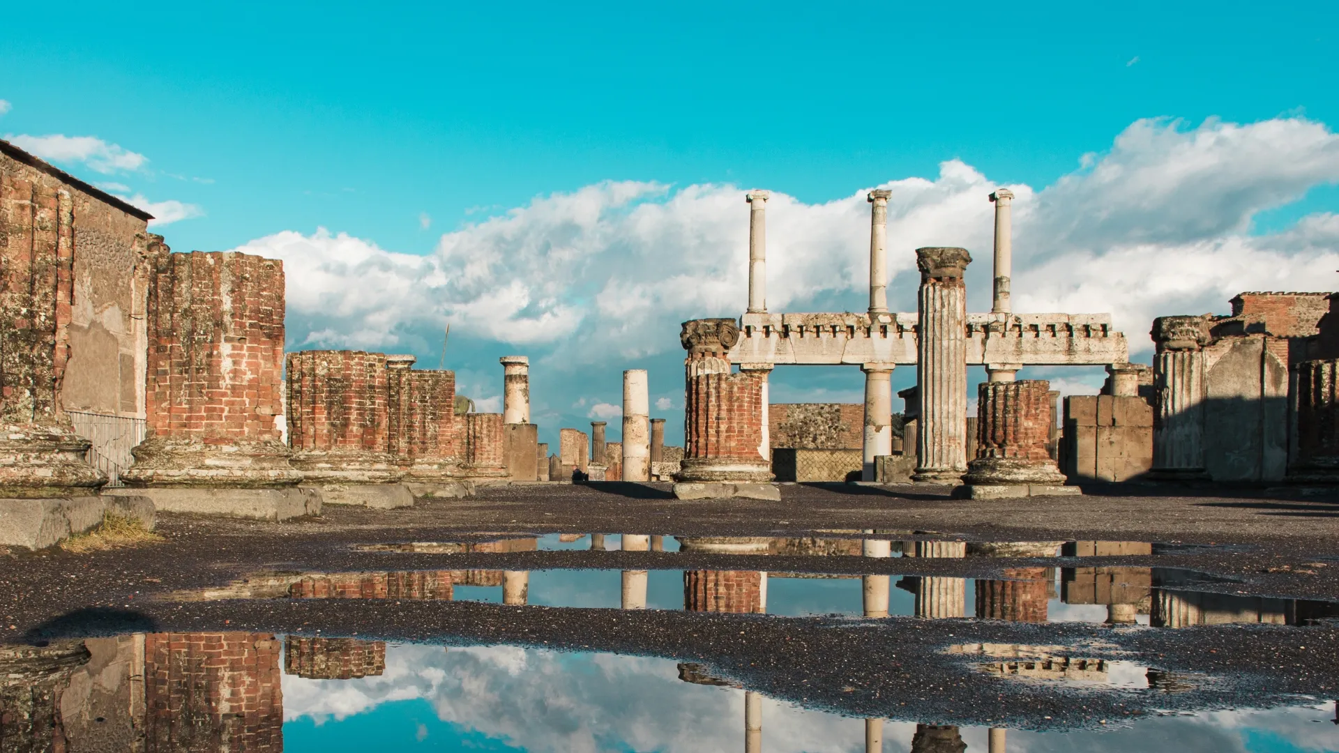 Evenings at Pompeii: Special Openings, Music, and a Different Kind of Quiet